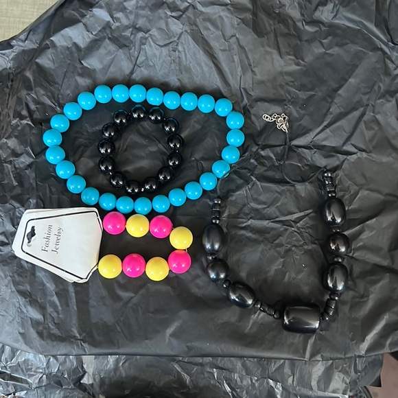 Bracelets + necklaces - Picture 1 of 1